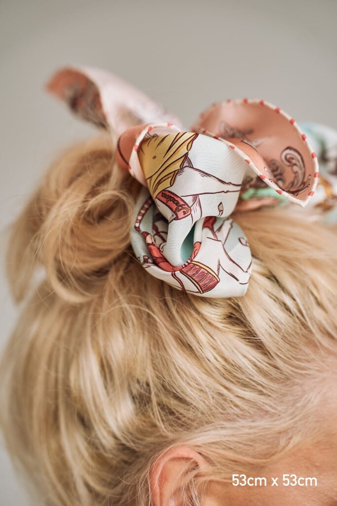 karuzela gawroszka jedwabna apaszka pudrowy róż