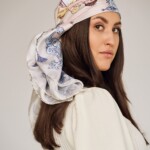 karuzela jedwabna apaszka platynowa szarość Spadiora