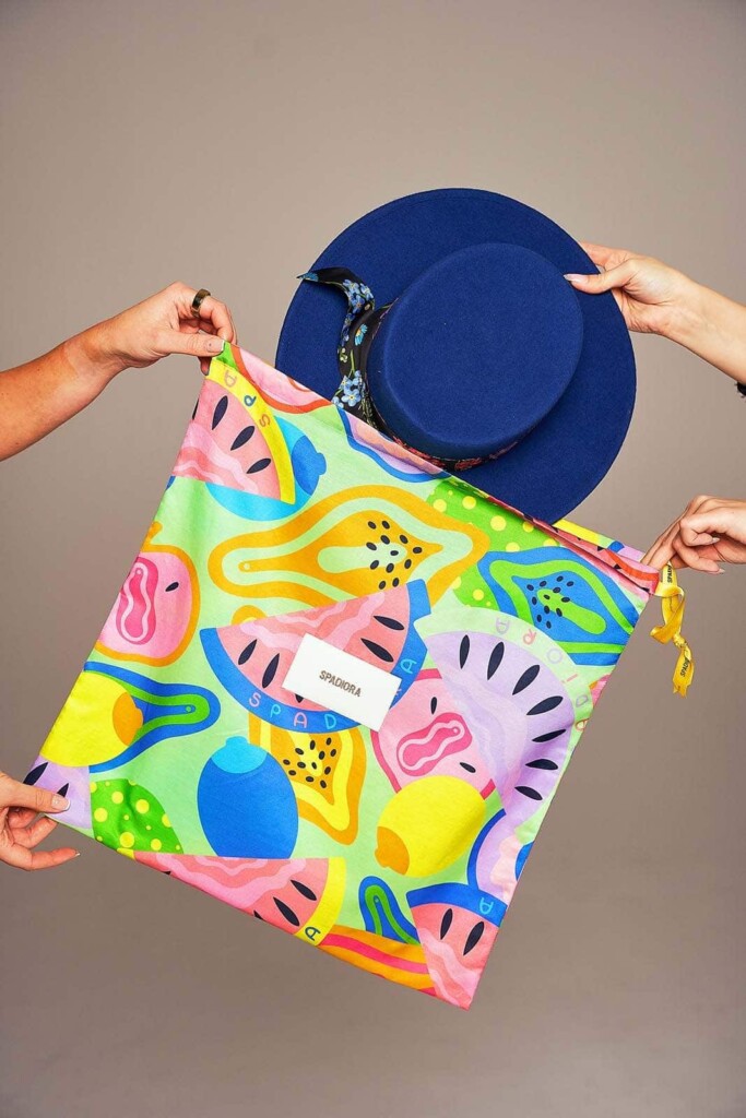 pokrowiec jedwabny Spadiora na kapelusz damski