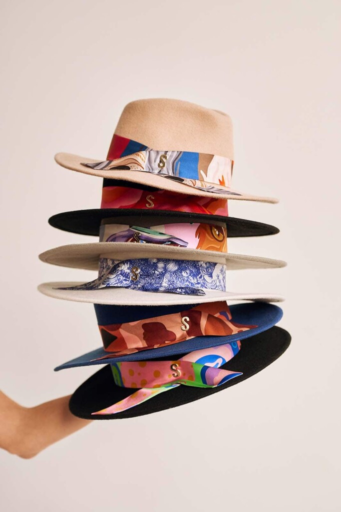 Spadiora kapelusz damski z szarfa jedwabną