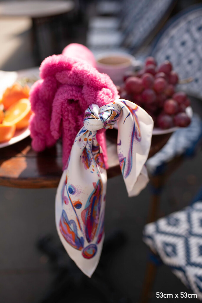 konik mazurski biały apaszka jedwabna Spadiora