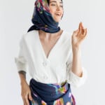 apaszka jedwabna dwustronna konik mazurski granat spadiora 4