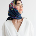 apaszka jedwabna dwustronna konik mazurski granat spadiora 1