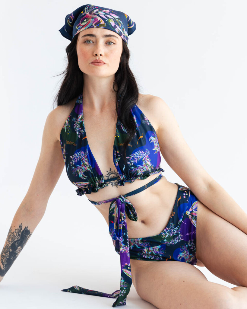 kostium kapielowy konik mazurski ripozi. granat dwuczesciowy spadiora