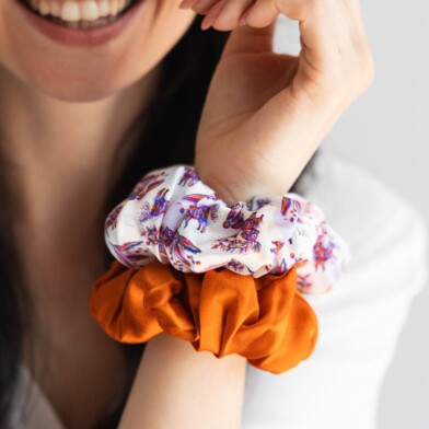 A set of Igaro hair silk scrunchies "Mazurian horse" white