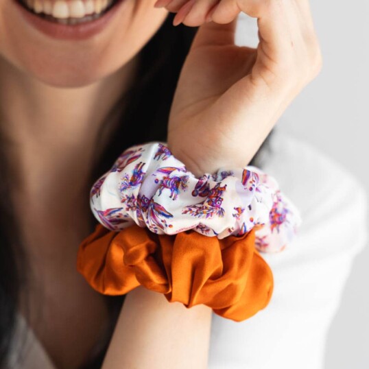 A set of Igaro hair silk scrunchies "Mazurian horse" white