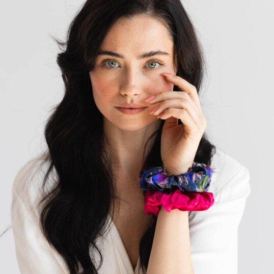 A set of Igaro hair silk scrunchies "Mazurian horse" navy blue