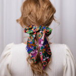 gumka scrunchie z szarfa safari spadiora