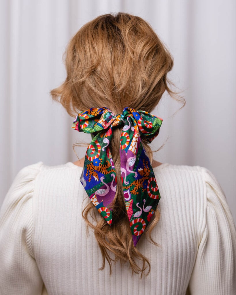 gumka scrunchie z szarfa safari spadiora