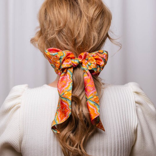 gumka scrunchie z szarfa usta spadiora 1