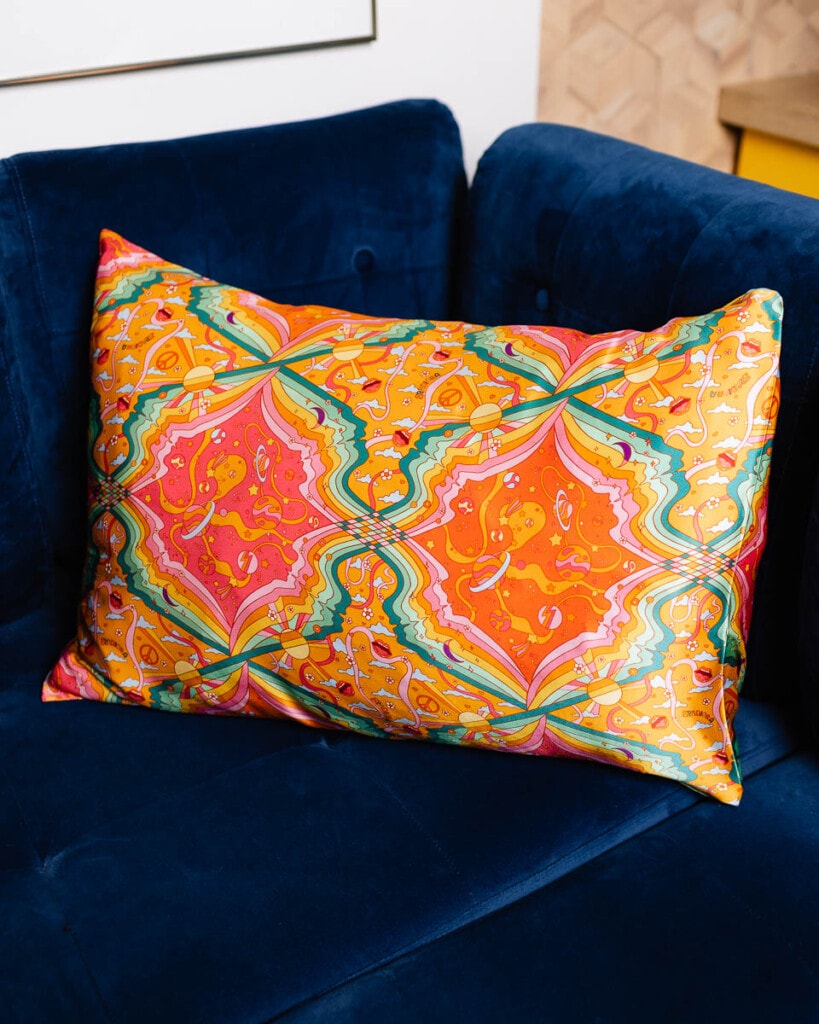 jedwabna poszewka na poduszke usta spadiora