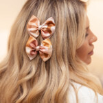 zestaw dwoch spinek do wlosow z jedwabnymi kokardkami arko kamuflaz spadiora