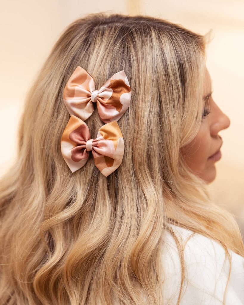 zestaw dwoch spinek do wlosow z jedwabnymi kokardkami arko kamuflaz spadiora