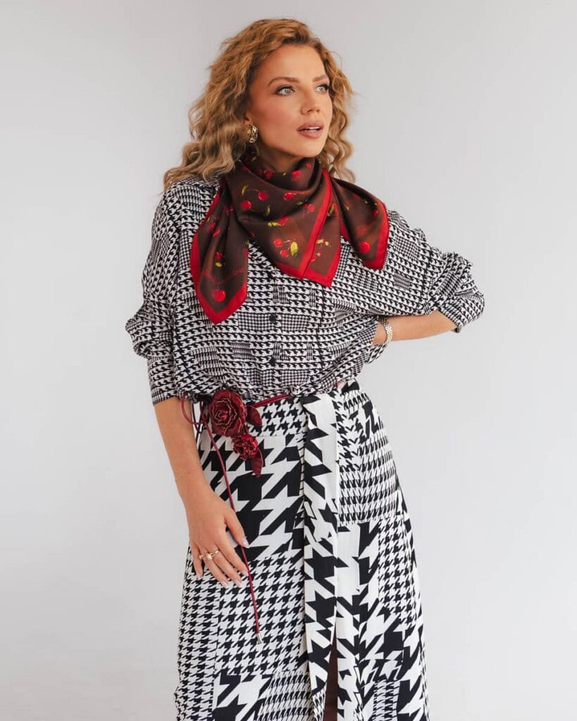 apaszka jedwabna dwustronna wisnie spadiora 33