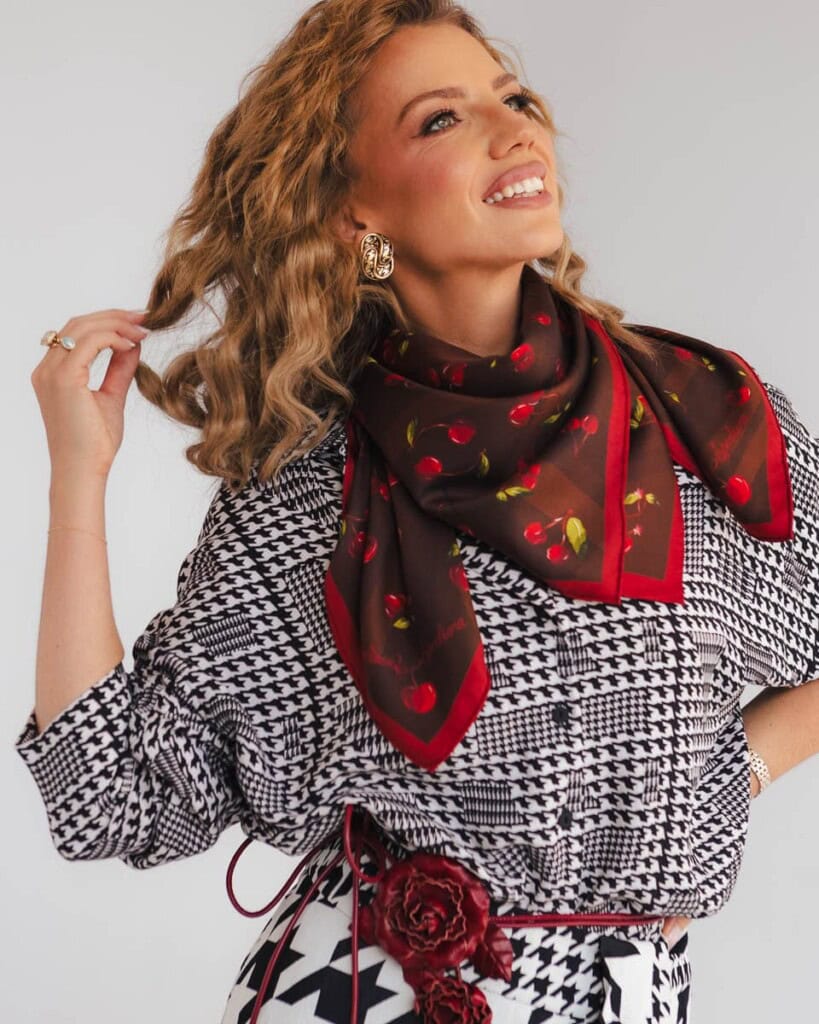 apaszka jedwabna dwustronna wisnie spadiora 35