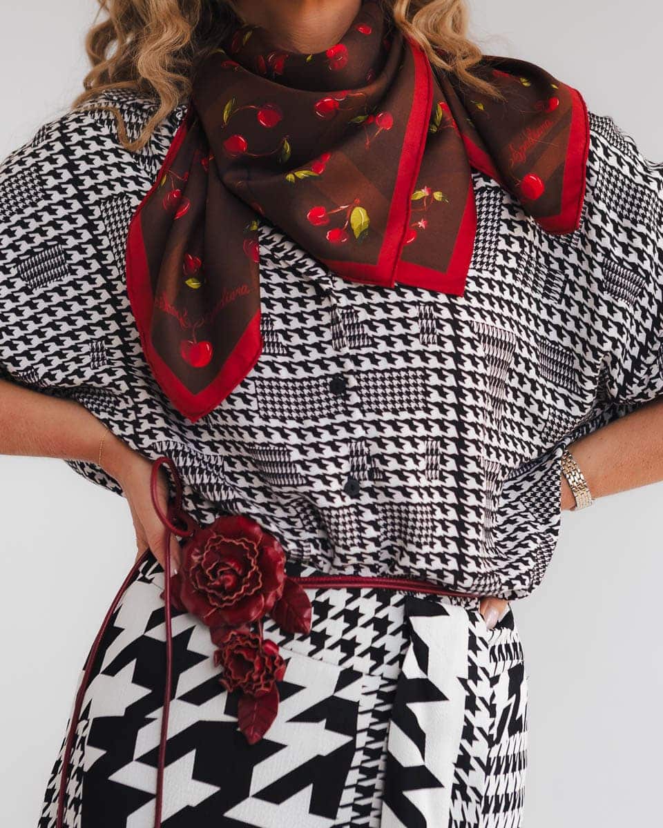 apaszka jedwabna dwustronna wisnie spadiora 38