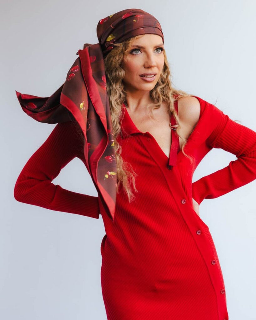 apaszka jedwabna dwustronna wisnie spadiora 44