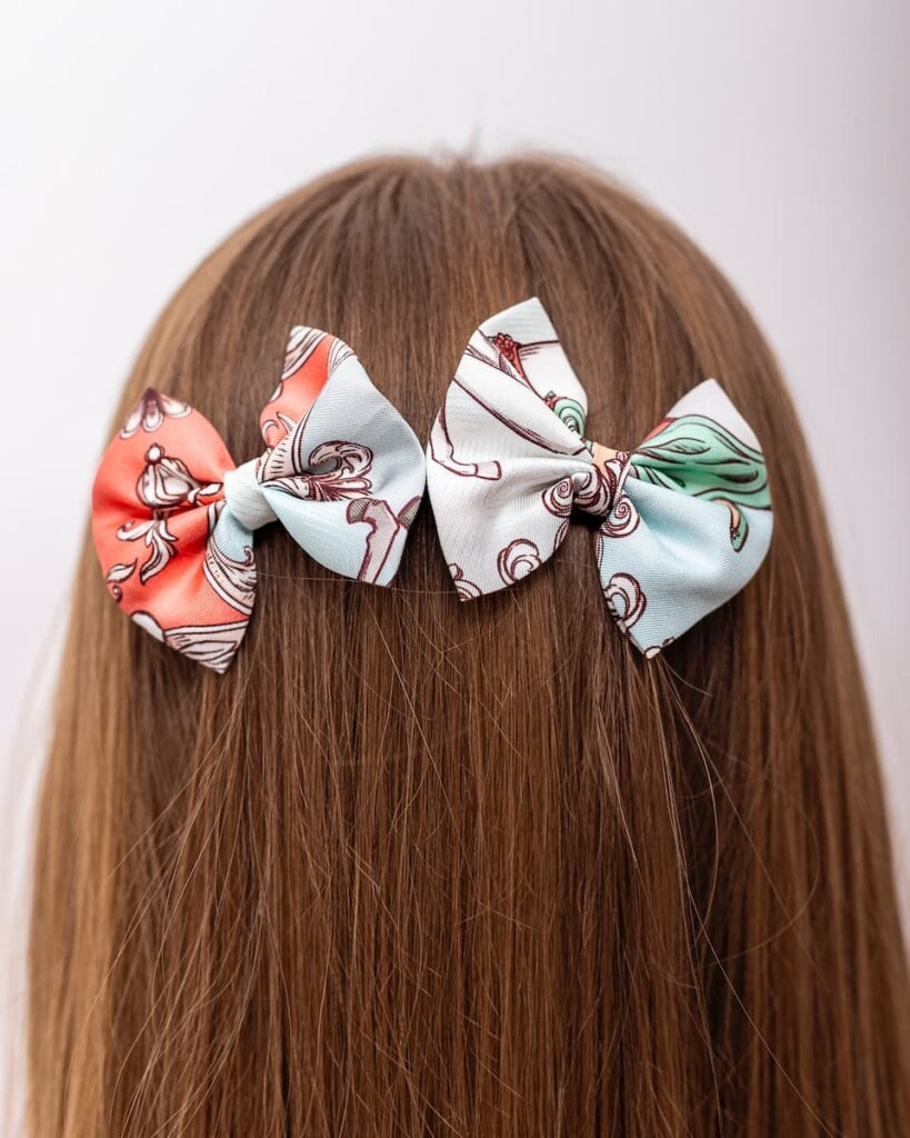 zestaw dwoch spinek do wlosow z jedwabnymi kokardkami arko karuzela krolewski blekit spadiora 1