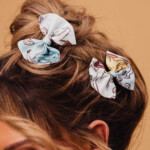 zestaw dwoch spinek do wlosow z jedwabnymi kokardkami arko karuzela krolewski blekit spadiora 4