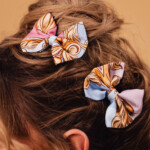 zestaw dwoch spinek do wlosow z jedwabnymi kokardkami arko karuzela pudrowy roz spadiora 4