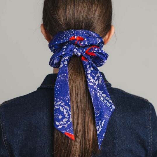 gumka scrunchie z szarfa latarnia spadiora 1