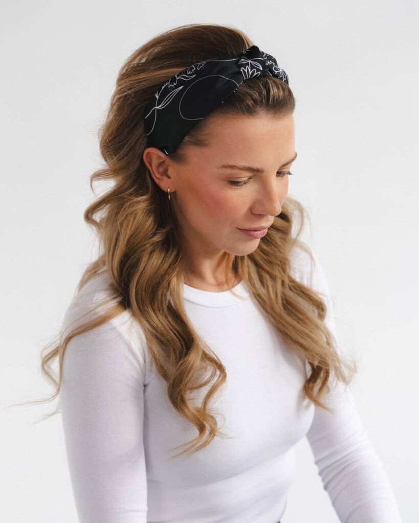 jedwabna opaska do wlosow z supelkiem feminimal czarna spadiora