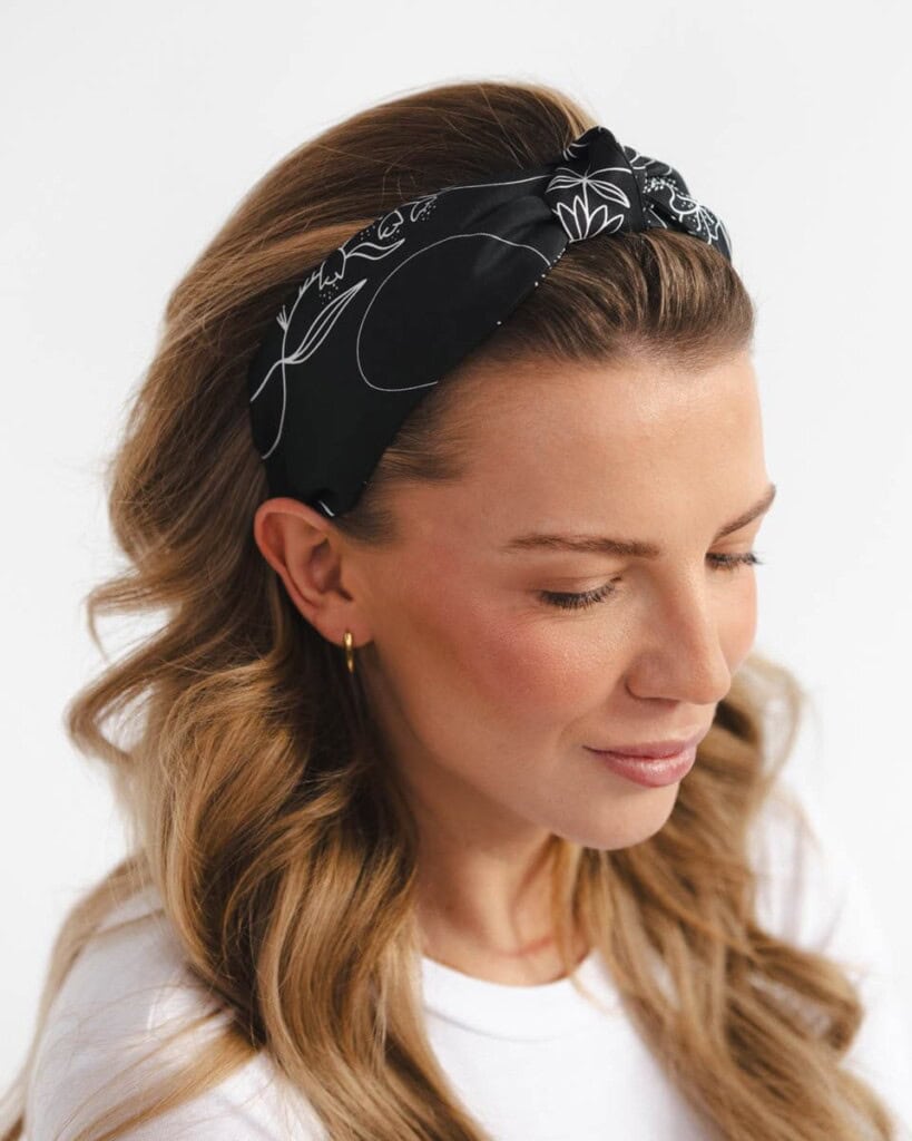 jedwabna opaska do wlosow z supelkiem feminimal czarna spadiora 2