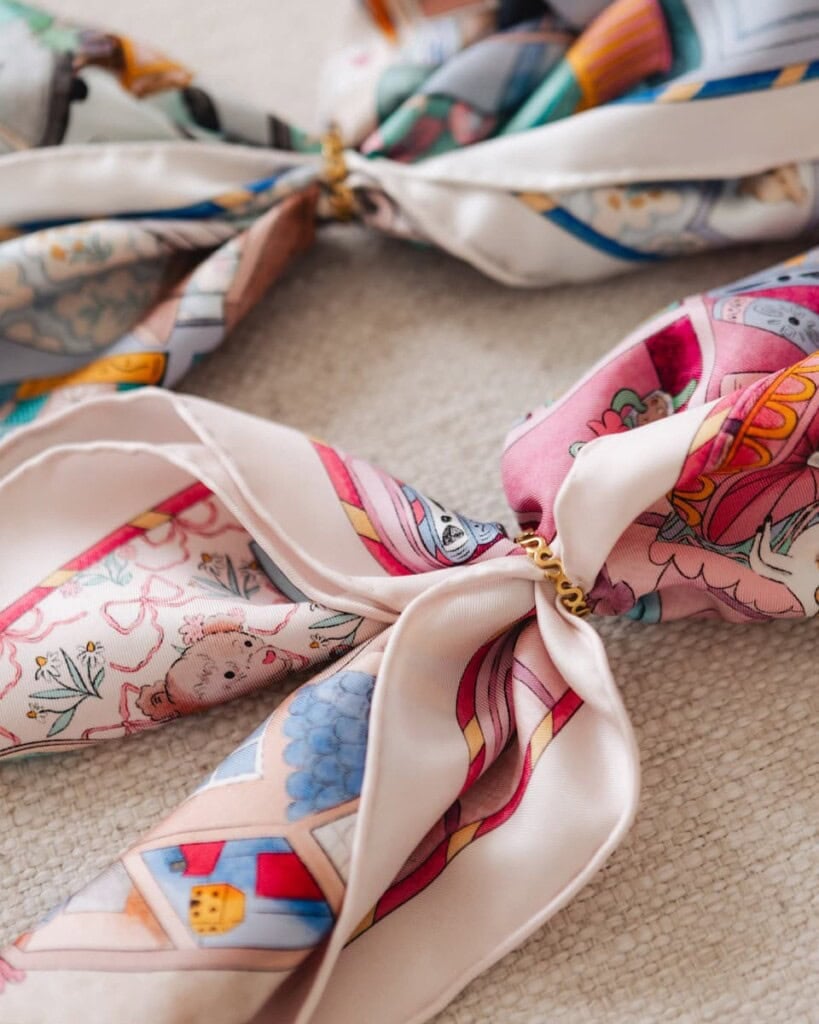 apaszka jedwabna dwustronna rozowe szeptane opowiesci spadiora 14