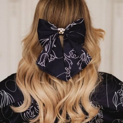 jedwabna kokarda do wlosow rica feminimal czarna spadiora 2