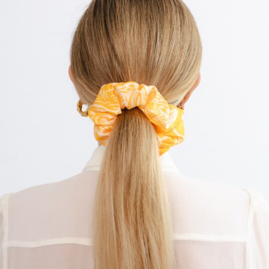 jedwabna gumka scrunchie totem spadiora 1