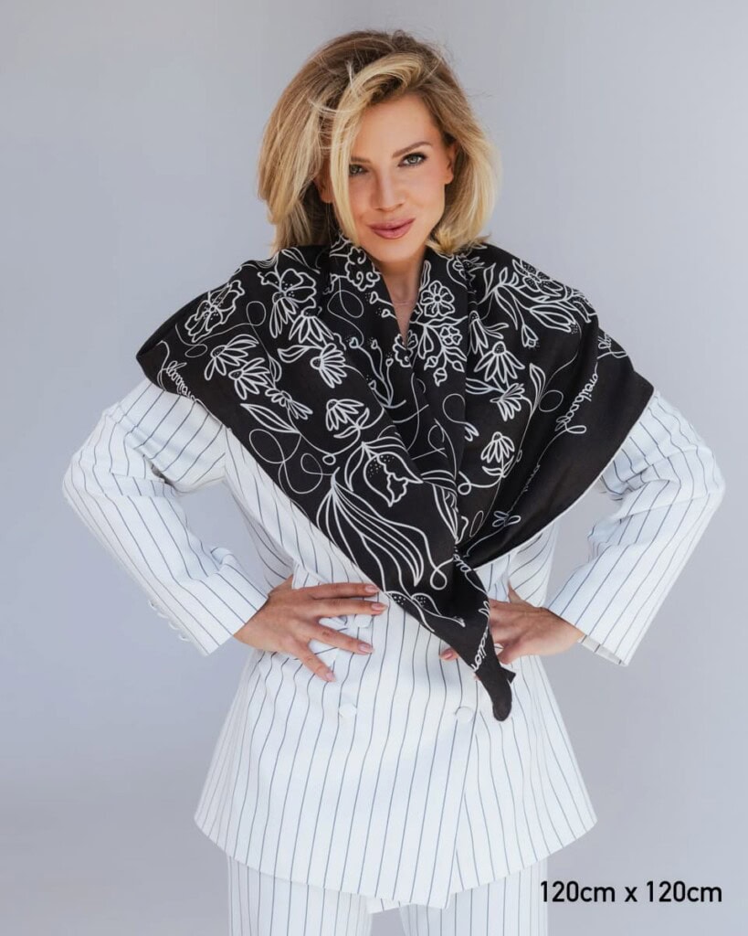 chusta welniano jedwabna dwustronna feminimal czarna spadiora