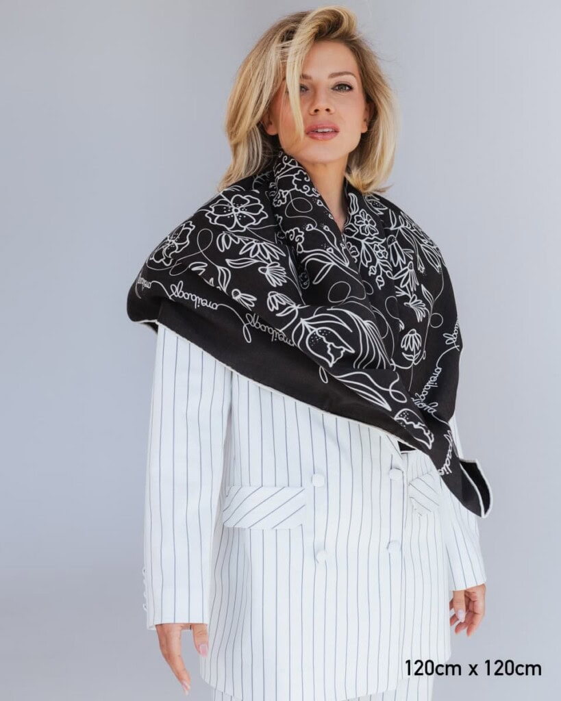 chusta welniano jedwabna dwustronna feminimal czarna spadiora 1