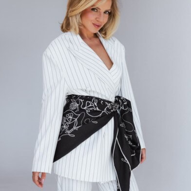 chusta welniano jedwabna dwustronna feminimal czarna spadiora 3