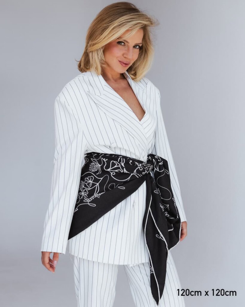 chusta welniano jedwabna dwustronna feminimal czarna spadiora 3