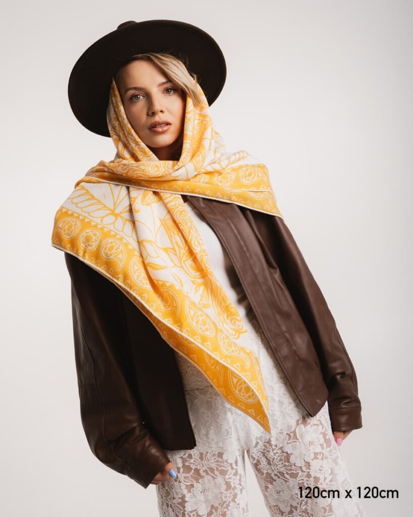 chusta welniano jedwabna dwustronna totem spadiora  3