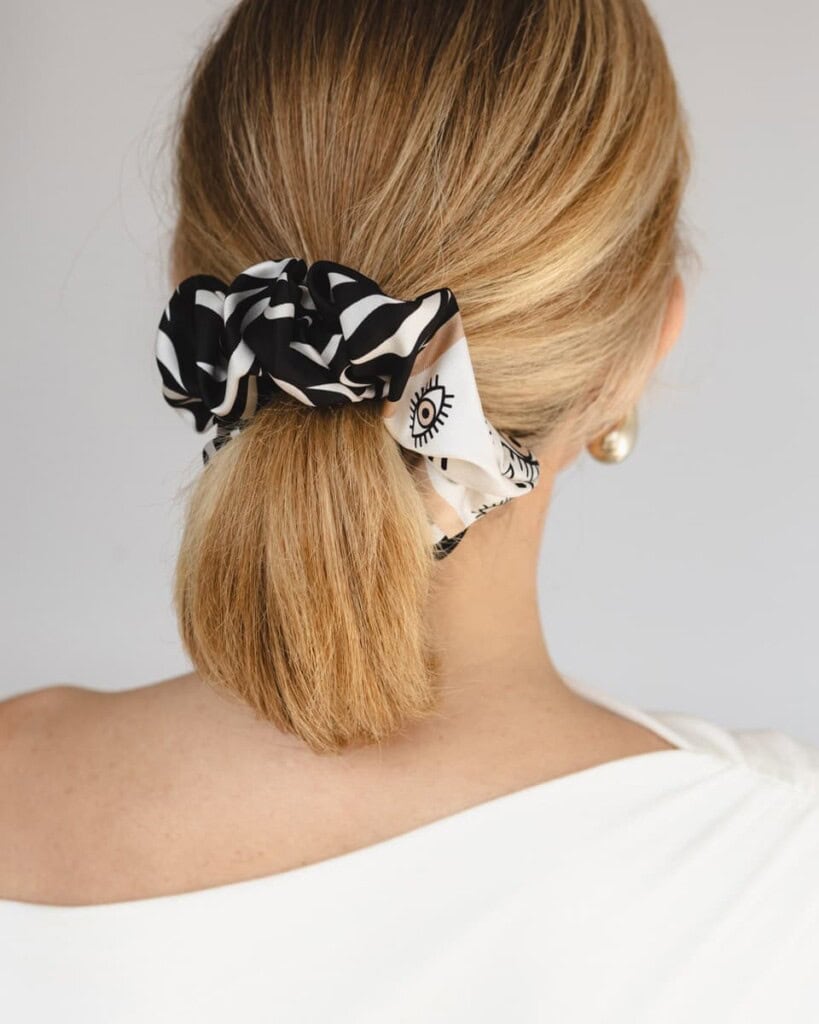jedwabna gumka scrunchie zebra spadiora 2
