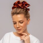 jedwabna gumka scrunchie ornamilo zywioly spadiora 1