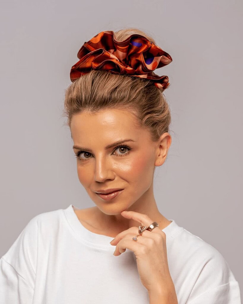 jedwabna gumka scrunchie ornamilo zywioly spadiora 2
