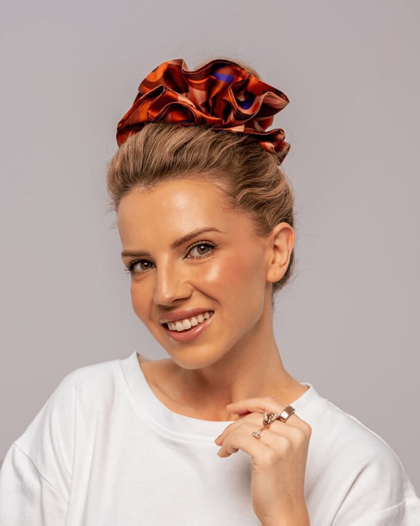jedwabna gumka scrunchie ornamilo zywioly spadiora 3