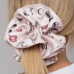 jedwabna gumka scrunchie ornamilo kwiaty zodiaku spadiora 1