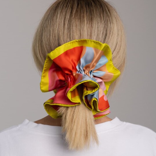 jedwabna gumka scrunchie ornamilo self love first spadiora