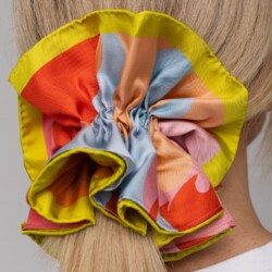 jedwabna gumka scrunchie ornamilo self love first spadiora 1