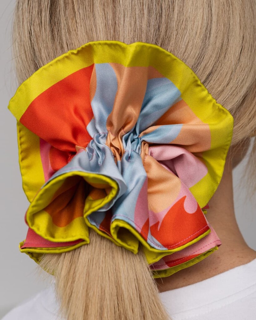 jedwabna gumka scrunchie ornamilo self love first spadiora 1