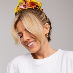 jedwabna gumka scrunchie ornamilo self love first spadiora 4