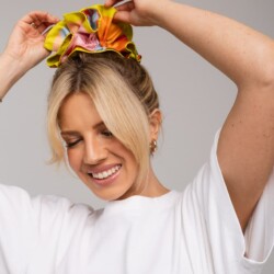 jedwabna gumka scrunchie ornamilo self love first spadiora 5